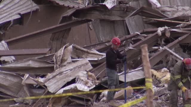 News video: Raw: Crews Search for Survivors of Okla. Tornado
